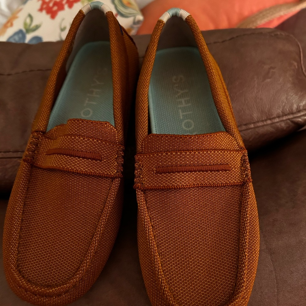 Beautiful pair of Rothy’s in excellent condition size 71/2